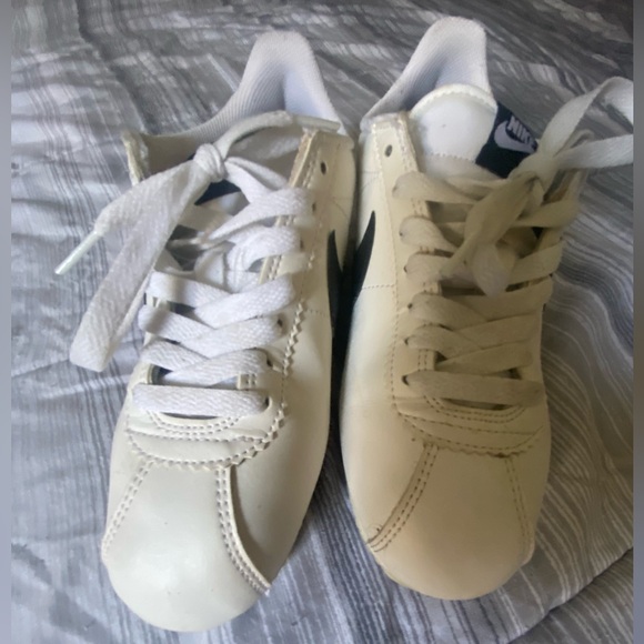 USED NIKE CORTEZ 🎉 - Picture 3 of 9